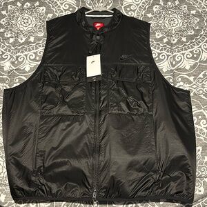 Nike Men’s Black Vest